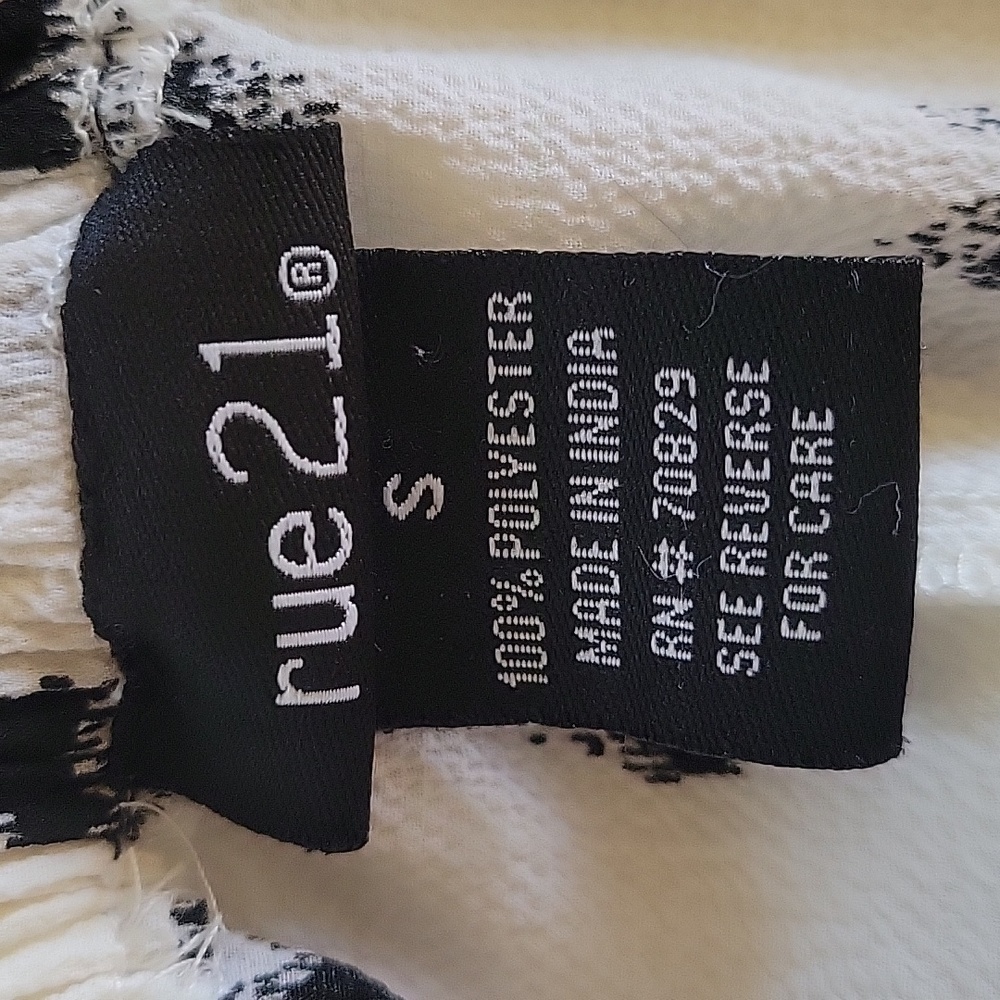 🌺3 for $10 Rue21 Heart Print Strapless Bell Sleeve Blouse - Picture 5 of 9
